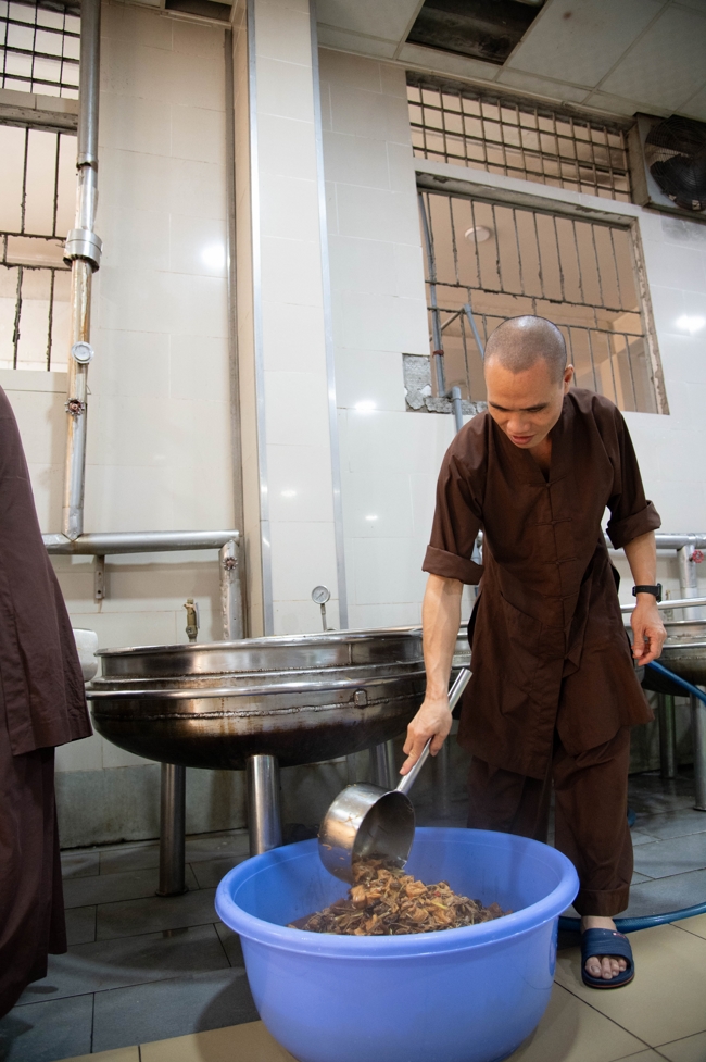 Dharma talk All sorrows disappearing thanks to the Buddha name recitations - Senior Thich Tri Hue in the 106th Seven-day Retreat