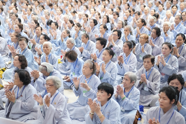 Dharma talk All sorrows disappearing thanks to the Buddha name recitations - Senior Thich Tri Hue in the 106th Seven-day Retreat