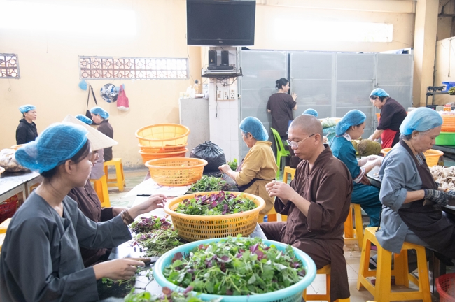 Dharma talk All sorrows disappearing thanks to the Buddha name recitations - Senior Thich Tri Hue in the 106th Seven-day Retreat
