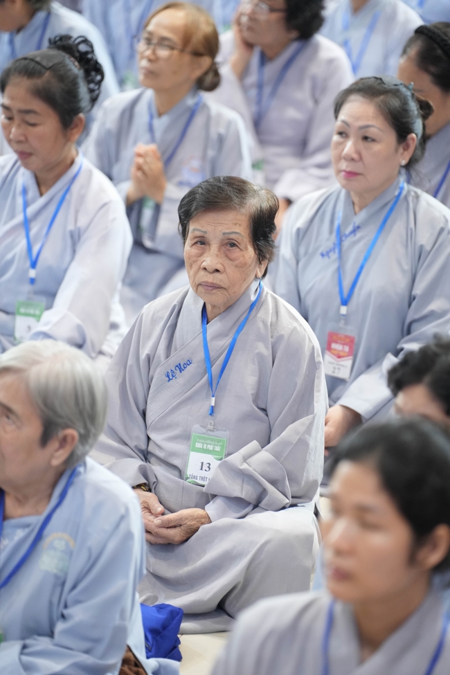 Dharma talk All sorrows disappearing thanks to the Buddha name recitations - Senior Thich Tri Hue in the 106th Seven-day Retreat
