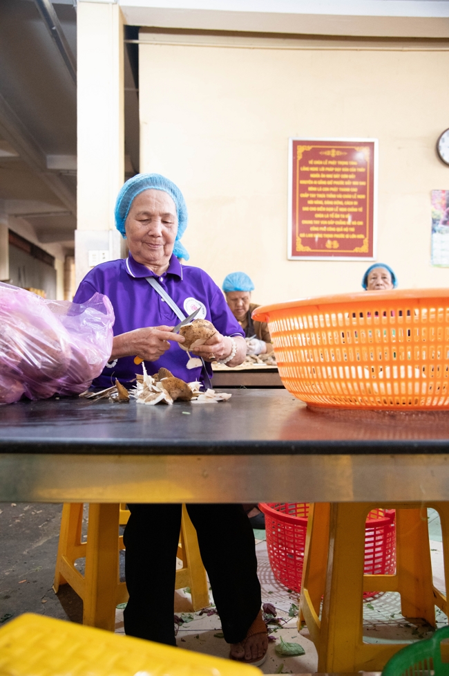 Dharma talk All sorrows disappearing thanks to the Buddha name recitations - Senior Thich Tri Hue in the 106th Seven-day Retreat