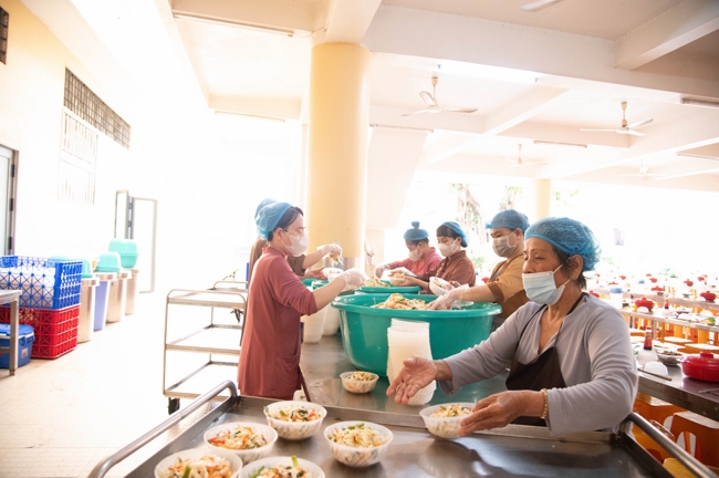 Dharma talk All sorrows disappearing thanks to the Buddha name recitations - Senior Thich Tri Hue in the 106th Seven-day Retreat