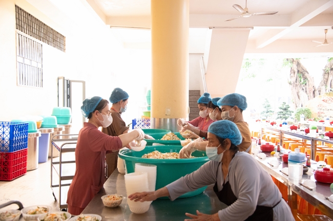 Dharma talk All sorrows disappearing thanks to the Buddha name recitations - Senior Thich Tri Hue in the 106th Seven-day Retreat