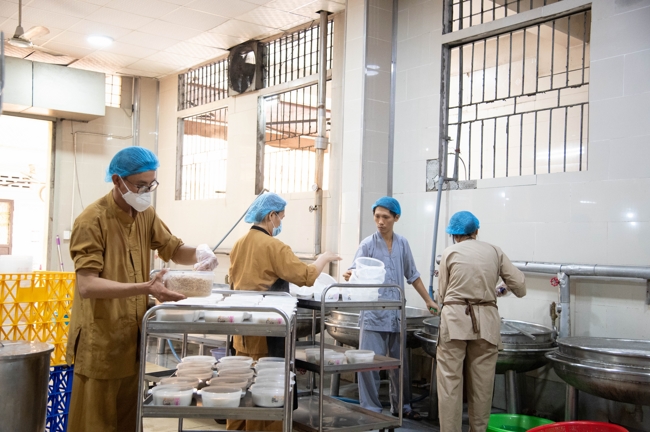 Dharma talk All sorrows disappearing thanks to the Buddha name recitations - Senior Thich Tri Hue in the 106th Seven-day Retreat