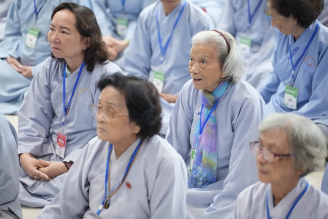 Dharma talk All sorrows disappearing thanks to the Buddha name recitations - Senior Thich Tri Hue in the 106th Seven-day Retreat