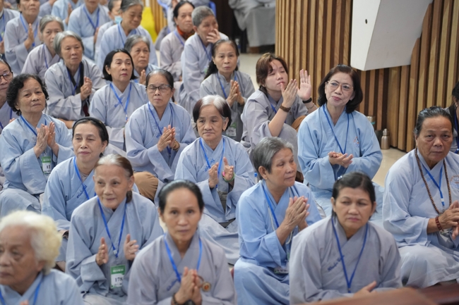 Dharma talk All sorrows disappearing thanks to the Buddha name recitations - Senior Thich Tri Hue in the 106th Seven-day Retreat