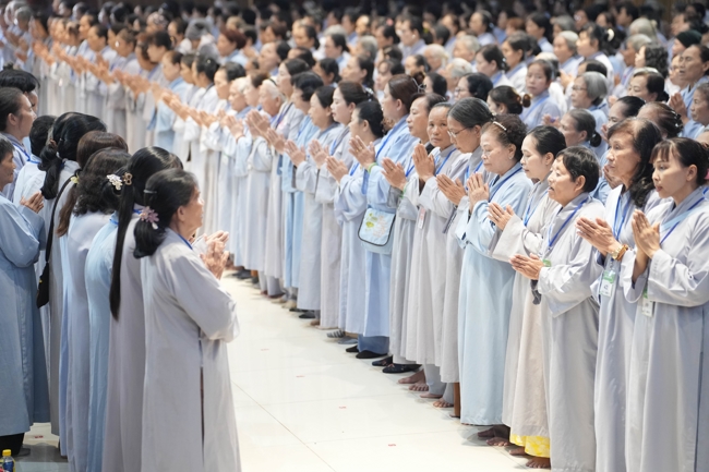 Dharma talk All sorrows disappearing thanks to the Buddha name recitations - Senior Thich Tri Hue in the 106th Seven-day Retreat