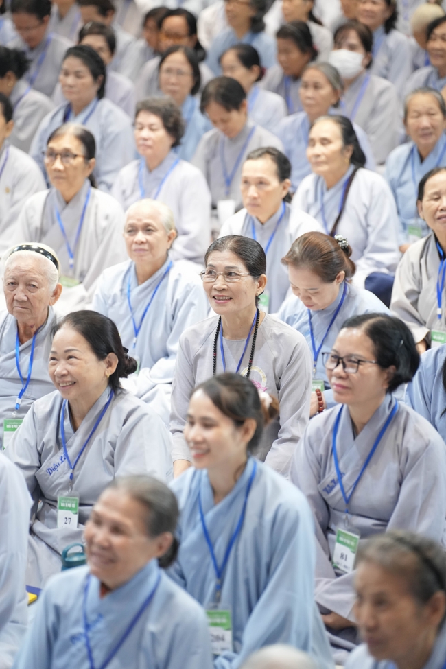 Dharma talk All sorrows disappearing thanks to the Buddha name recitations - Senior Thich Tri Hue in the 106th Seven-day Retreat