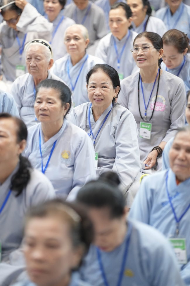 Dharma talk All sorrows disappearing thanks to the Buddha name recitations - Senior Thich Tri Hue in the 106th Seven-day Retreat