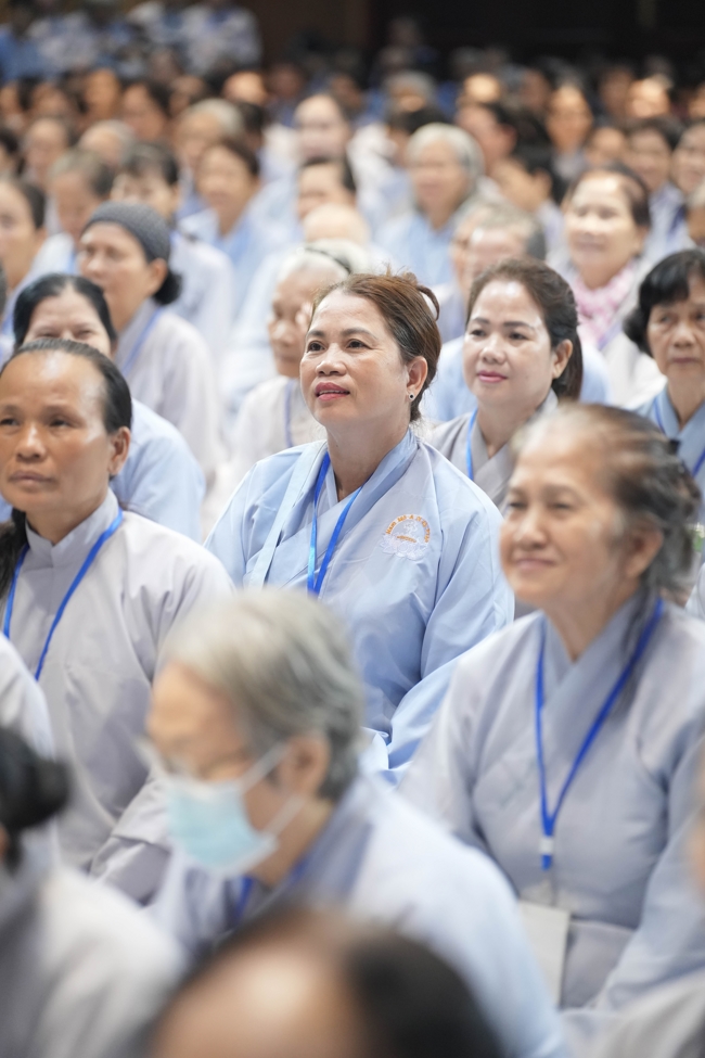 Dharma talk All sorrows disappearing thanks to the Buddha name recitations - Senior Thich Tri Hue in the 106th Seven-day Retreat