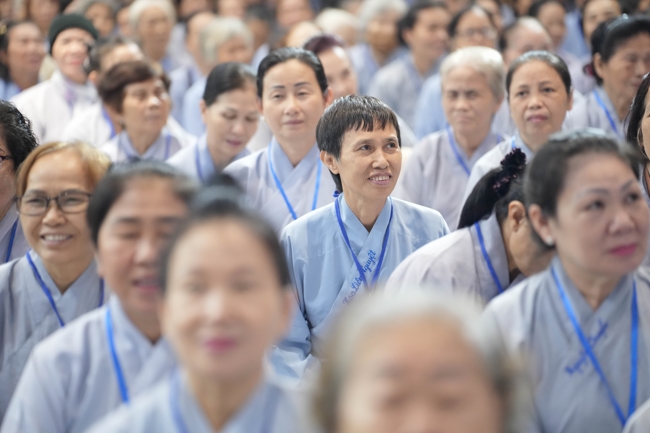 Dharma talk All sorrows disappearing thanks to the Buddha name recitations - Senior Thich Tri Hue in the 106th Seven-day Retreat