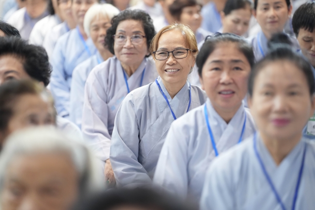 Dharma talk All sorrows disappearing thanks to the Buddha name recitations - Senior Thich Tri Hue in the 106th Seven-day Retreat