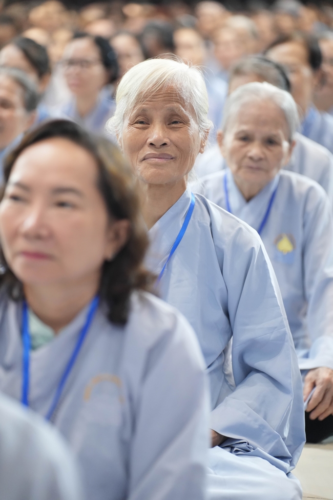 Dharma talk All sorrows disappearing thanks to the Buddha name recitations - Senior Thich Tri Hue in the 106th Seven-day Retreat