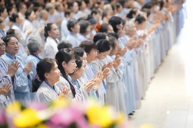 Dharma talk All sorrows disappearing thanks to the Buddha name recitations - Senior Thich Tri Hue in the 106th Seven-day Retreat