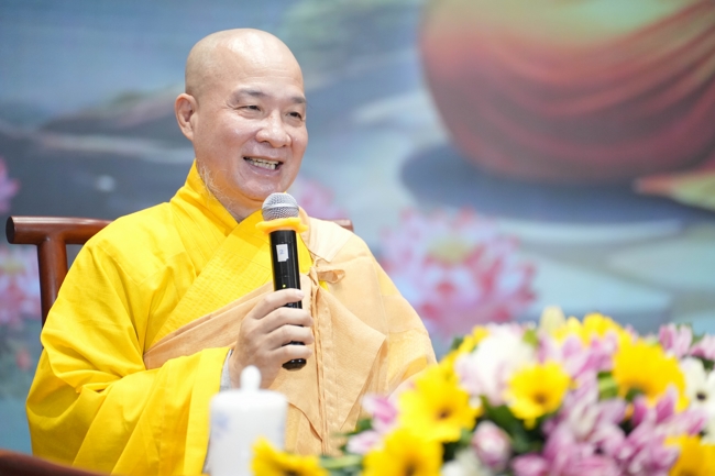 Dharma talk All sorrows disappearing thanks to the Buddha name recitations - Senior Thich Tri Hue in the 106th Seven-day Retreat