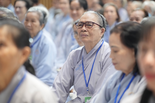 Dharma talk All sorrows disappearing thanks to the Buddha name recitations - Senior Thich Tri Hue in the 106th Seven-day Retreat