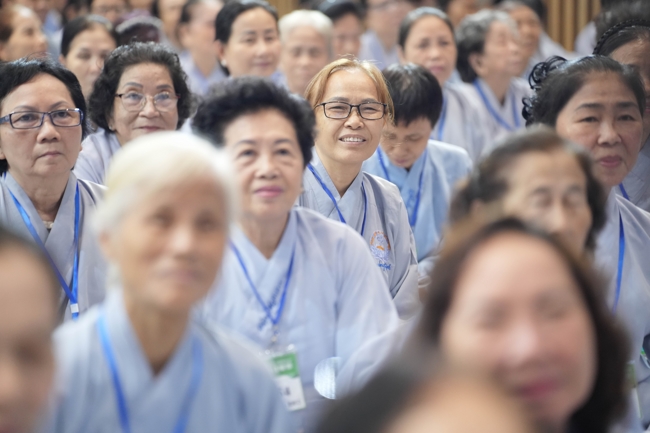 Dharma talk All sorrows disappearing thanks to the Buddha name recitations - Senior Thich Tri Hue in the 106th Seven-day Retreat