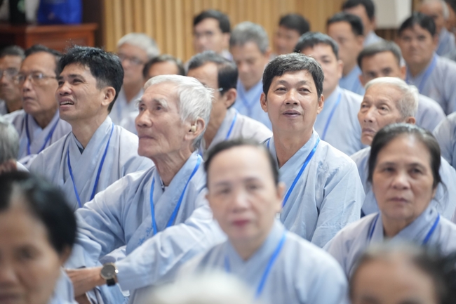 Dharma talk All sorrows disappearing thanks to the Buddha name recitations - Senior Thich Tri Hue in the 106th Seven-day Retreat