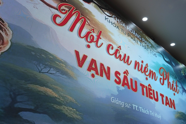 Dharma talk All sorrows disappearing thanks to the Buddha name recitations - Senior Thich Tri Hue in the 106th Seven-day Retreat