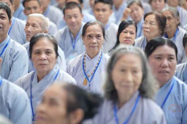 Dharma talk All sorrows disappearing thanks to the Buddha name recitations - Senior Thich Tri Hue in the 106th Seven-day Retreat