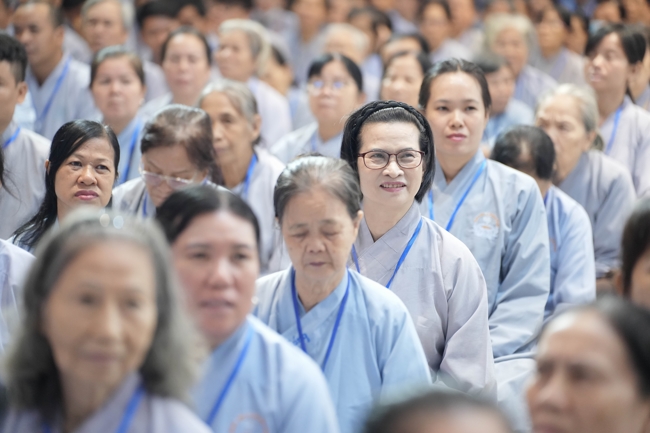 Dharma talk All sorrows disappearing thanks to the Buddha name recitations - Senior Thich Tri Hue in the 106th Seven-day Retreat