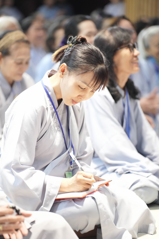 Dharma talk All sorrows disappearing thanks to the Buddha name recitations - Senior Thich Tri Hue in the 106th Seven-day Retreat