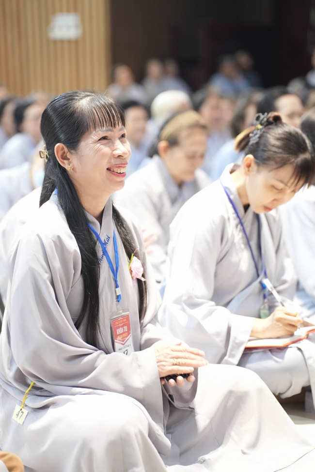 Dharma talk All sorrows disappearing thanks to the Buddha name recitations - Senior Thich Tri Hue in the 106th Seven-day Retreat