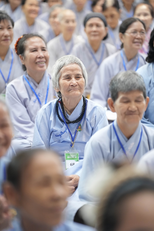 Dharma talk All sorrows disappearing thanks to the Buddha name recitations - Senior Thich Tri Hue in the 106th Seven-day Retreat