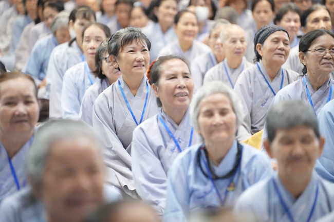 Dharma talk All sorrows disappearing thanks to the Buddha name recitations - Senior Thich Tri Hue in the 106th Seven-day Retreat