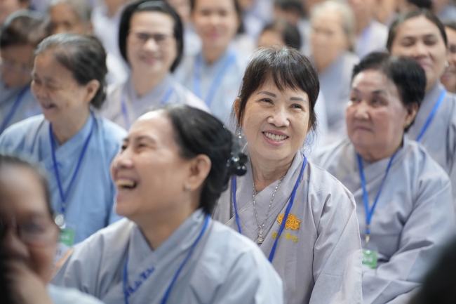 Dharma talk All sorrows disappearing thanks to the Buddha name recitations - Senior Thich Tri Hue in the 106th Seven-day Retreat