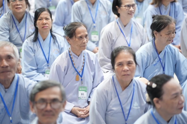 Dharma talk All sorrows disappearing thanks to the Buddha name recitations - Senior Thich Tri Hue in the 106th Seven-day Retreat