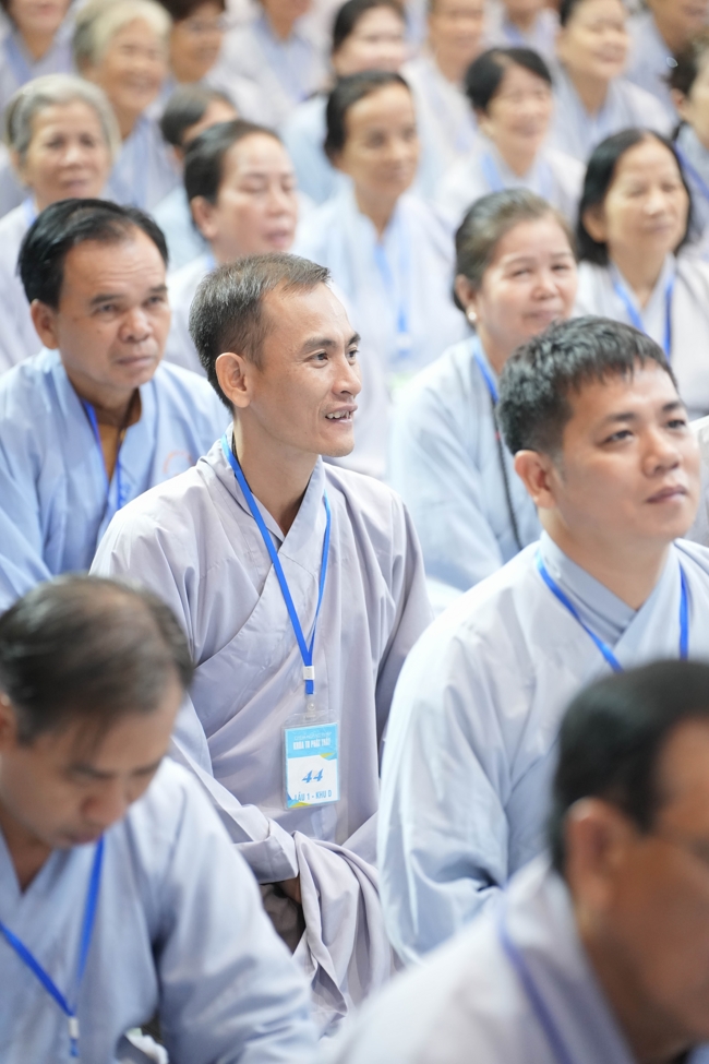 Dharma talk All sorrows disappearing thanks to the Buddha name recitations - Senior Thich Tri Hue in the 106th Seven-day Retreat