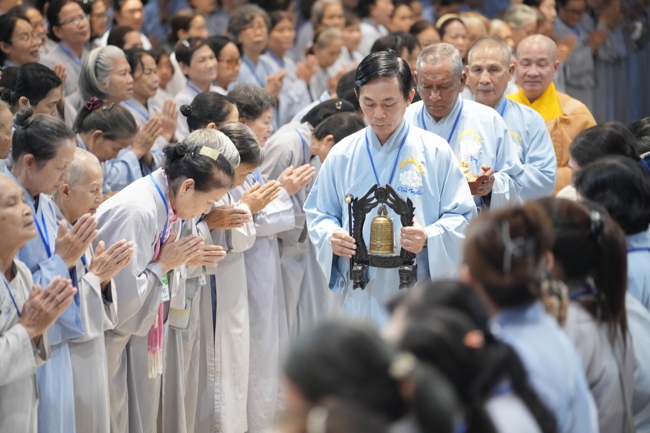 Dharma talk All sorrows disappearing thanks to the Buddha name recitations - Senior Thich Tri Hue in the 106th Seven-day Retreat
