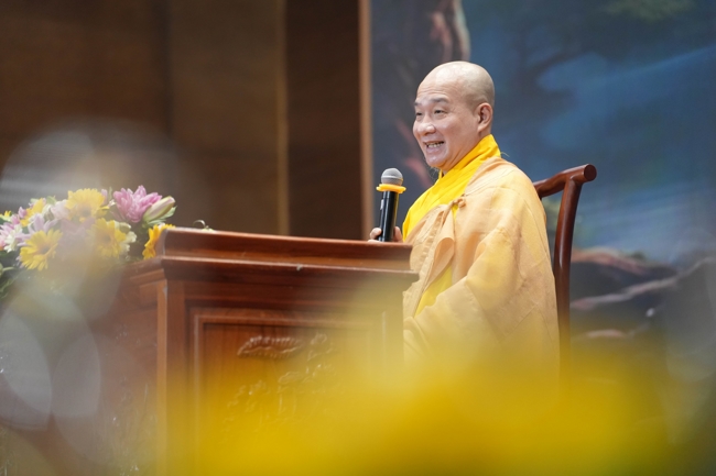 Dharma talk All sorrows disappearing thanks to the Buddha name recitations - Senior Thich Tri Hue in the 106th Seven-day Retreat