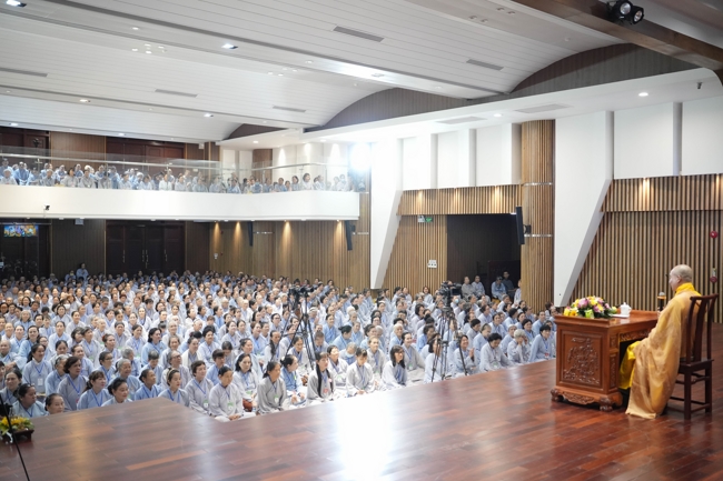 Dharma talk All sorrows disappearing thanks to the Buddha name recitations - Senior Thich Tri Hue in the 106th Seven-day Retreat