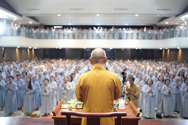 Dharma talk All sorrows disappearing thanks to the Buddha name recitations - Senior Thich Tri Hue in the 106th Seven-day Retreat