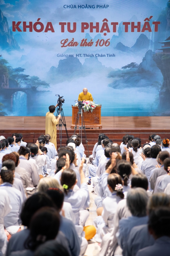 Dharma talk All sorrows disappearing thanks to the Buddha name recitations - Senior Thich Tri Hue in the 106th Seven-day Retreat