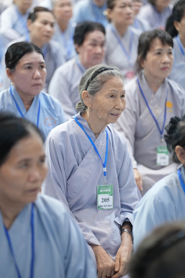 Dharma talk All sorrows disappearing thanks to the Buddha name recitations - Senior Thich Tri Hue in the 106th Seven-day Retreat