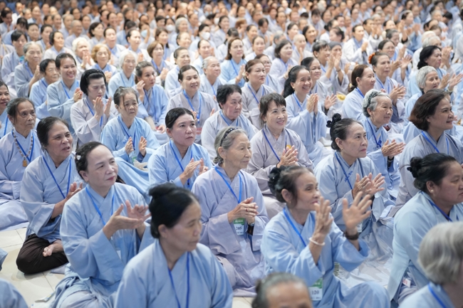 Dharma talk All sorrows disappearing thanks to the Buddha name recitations - Senior Thich Tri Hue in the 106th Seven-day Retreat