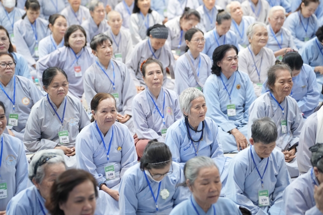 Dharma talk All sorrows disappearing thanks to the Buddha name recitations - Senior Thich Tri Hue in the 106th Seven-day Retreat