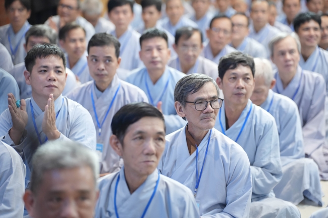 Dharma talk All sorrows disappearing thanks to the Buddha name recitations - Senior Thich Tri Hue in the 106th Seven-day Retreat