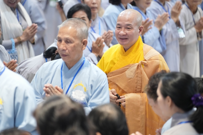 Dharma talk All sorrows disappearing thanks to the Buddha name recitations - Senior Thich Tri Hue in the 106th Seven-day Retreat