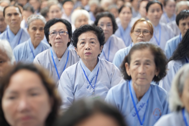Dharma talk All sorrows disappearing thanks to the Buddha name recitations - Senior Thich Tri Hue in the 106th Seven-day Retreat