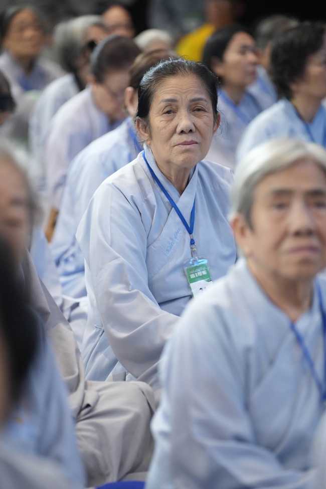 Dharma talk All sorrows disappearing thanks to the Buddha name recitations - Senior Thich Tri Hue in the 106th Seven-day Retreat