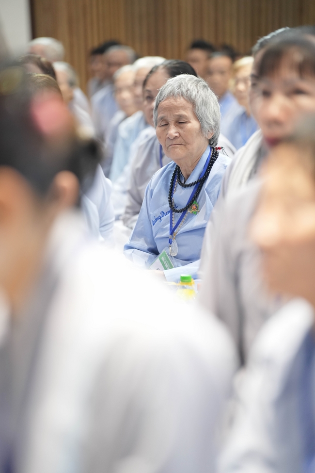 Dharma talk All sorrows disappearing thanks to the Buddha name recitations - Senior Thich Tri Hue in the 106th Seven-day Retreat