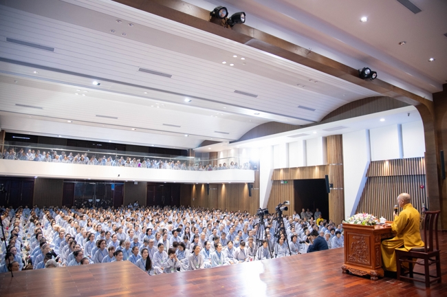 Dharma talk All sorrows disappearing thanks to the Buddha name recitations - Senior Thich Tri Hue in the 106th Seven-day Retreat