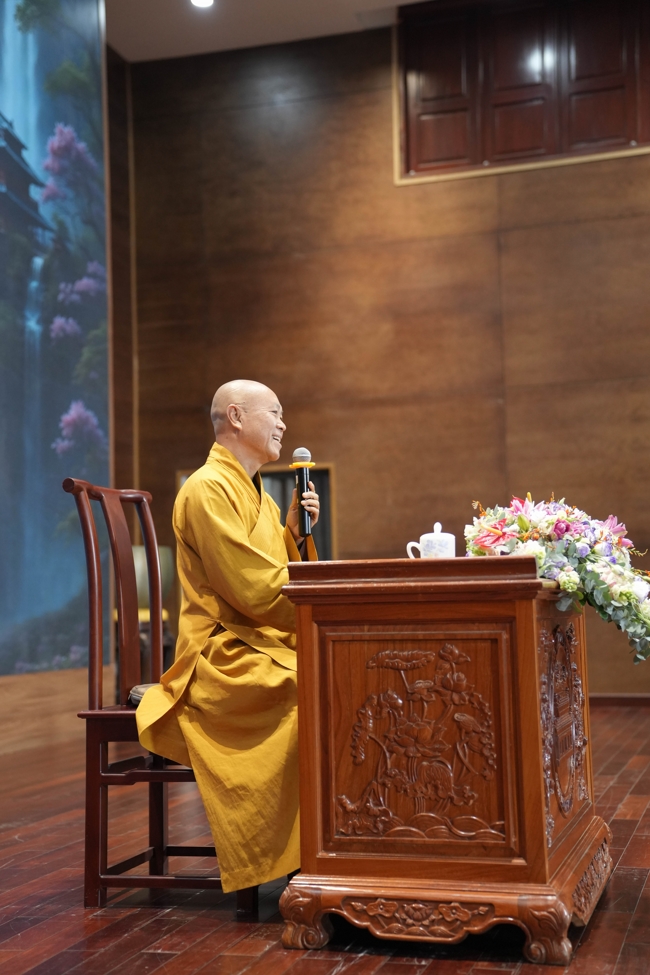 Dharma talk All sorrows disappearing thanks to the Buddha name recitations - Senior Thich Tri Hue in the 106th Seven-day Retreat