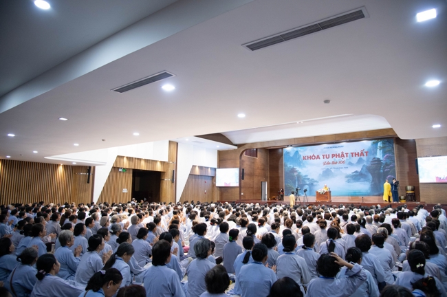 Dharma talk All sorrows disappearing thanks to the Buddha name recitations - Senior Thich Tri Hue in the 106th Seven-day Retreat