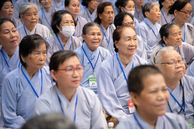 Dharma talk All sorrows disappearing thanks to the Buddha name recitations - Senior Thich Tri Hue in the 106th Seven-day Retreat