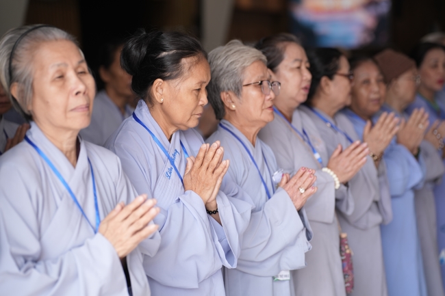 Dharma talk Peace - the path we are going on - Senior Thich Quang Thien in the 106th Seven-Day Retreat